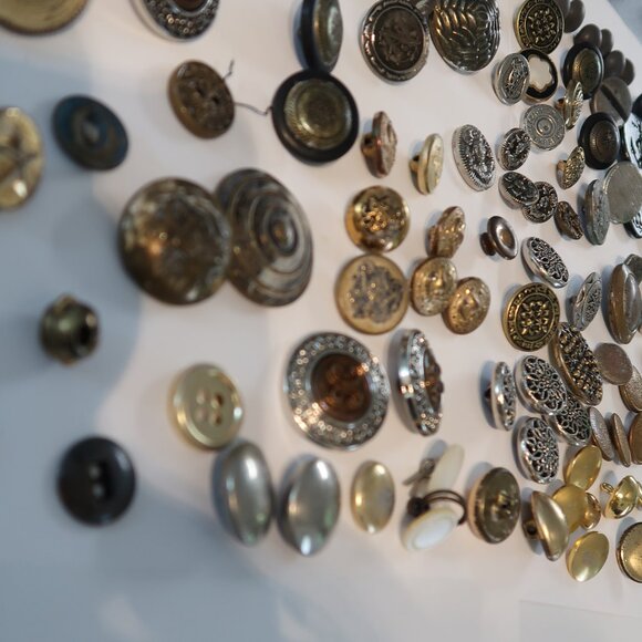 Large Old Button Collection Some Military Style Buttons Some Vintage Variety - Picture 14 of 16